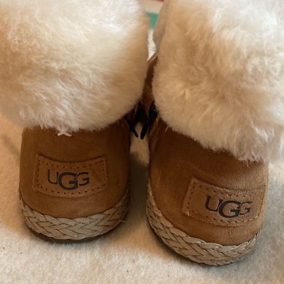 UGG ELOWEN BOOTIES New Without Box. - Picture 4 of 5